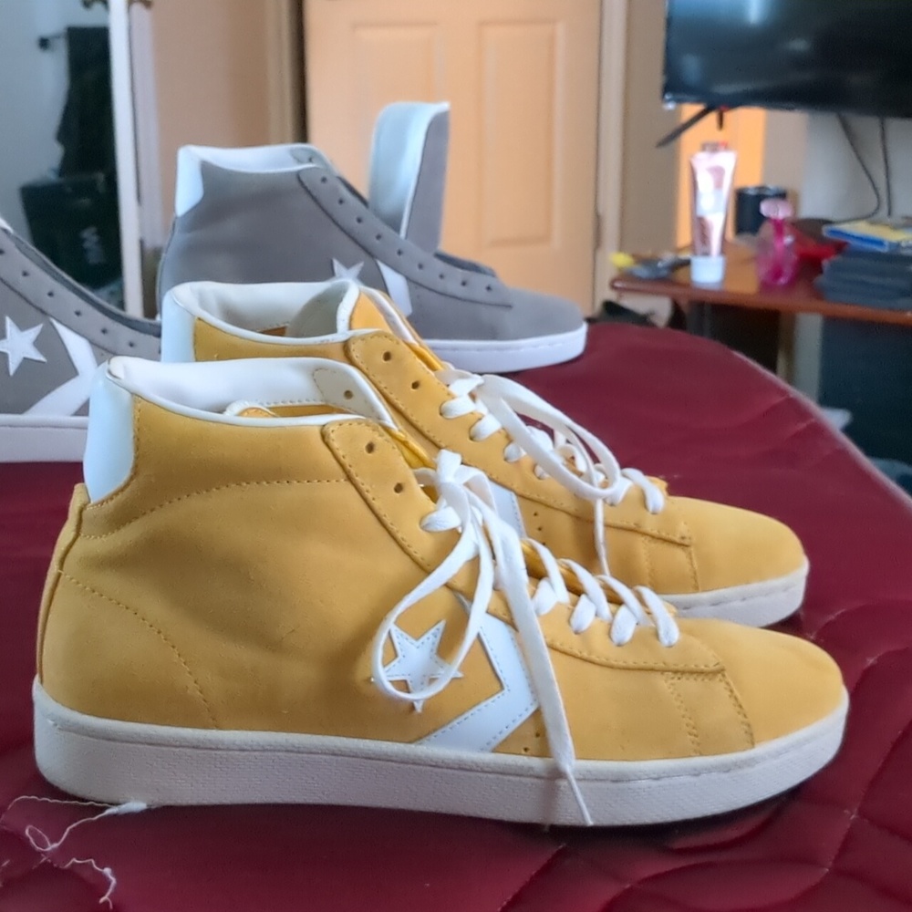 Converse - Picture 3 of 3
